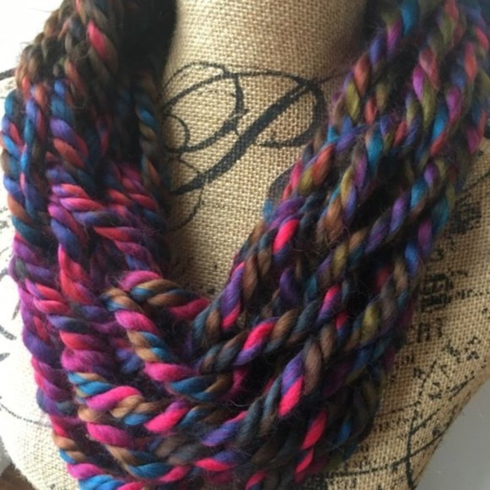 Women Knit infinity scarf chunky bulky purple cowl - Picture 7 of 8